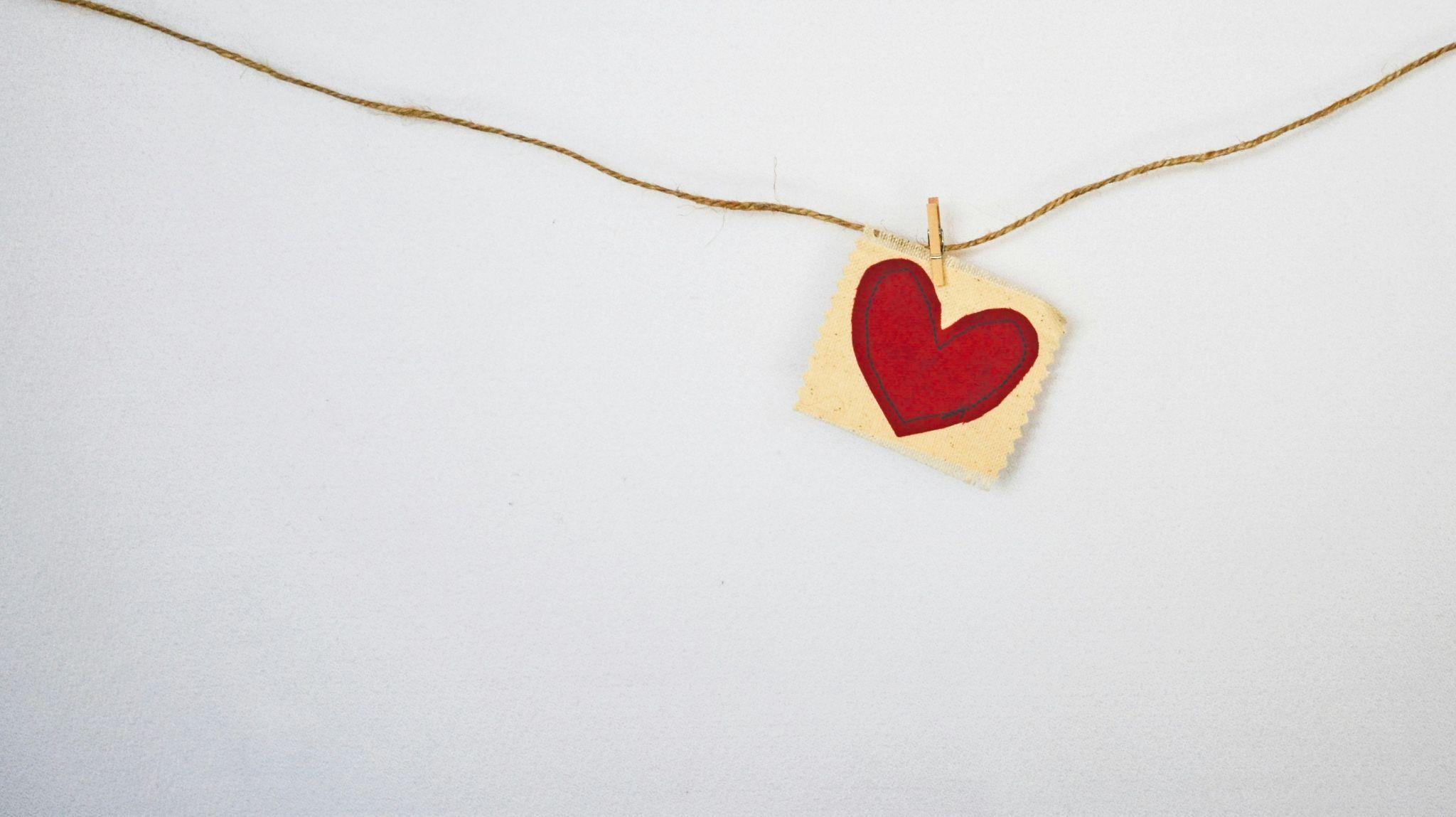 5 Stages of Falling in Love: What Really Happens in the Brain